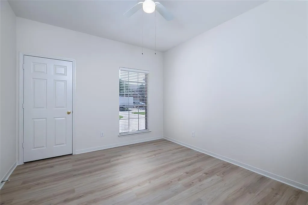 4 bed, 2.0 bath, 2230 sqft, $2,300 — Photo 2