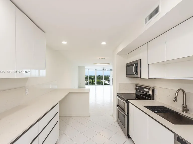600 Grapetree Dr #8FS — Photo 10