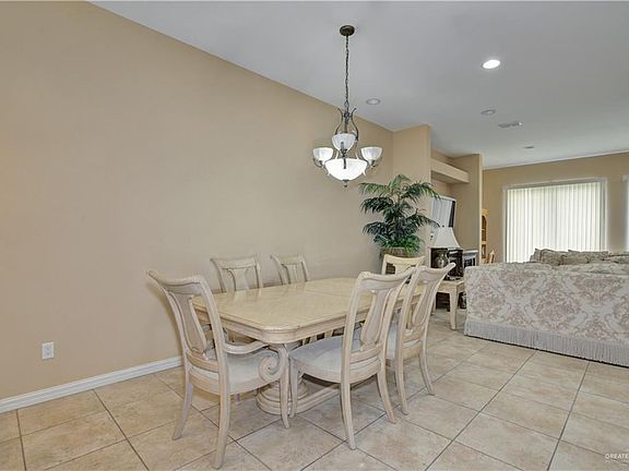 5th image of 800 Sunset Dr APT B10