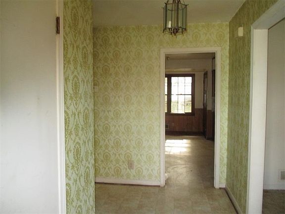 2nd image of 3736 Green Bay Dr