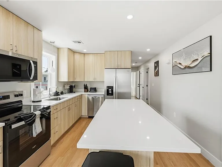 160 Cumberland St — Photo 10