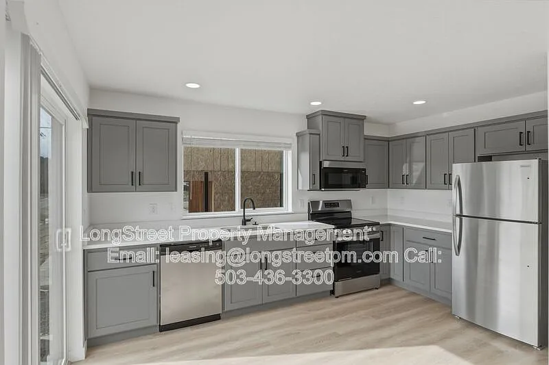 4 bed, 2.0 bath, 1413 sqft, $2,595 — Photo 1