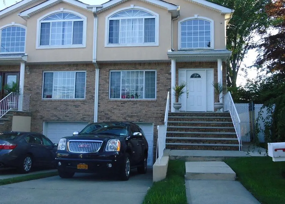 158 Bath Ave #1R