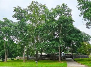 407 Pecan Dr SW, Mcqueeney, TX 78123