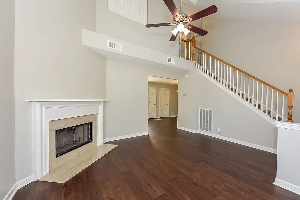 3 bed, 2.0 bath, 1597 sqft, $2,335 — Photo 4