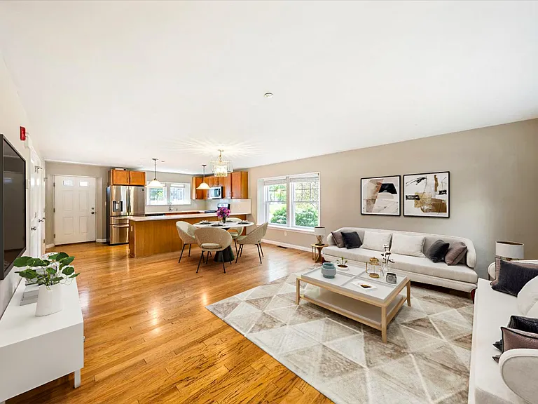 6 Bates St #A — Photo 3