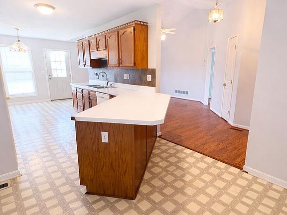 3rd image of 333 Harding Dr