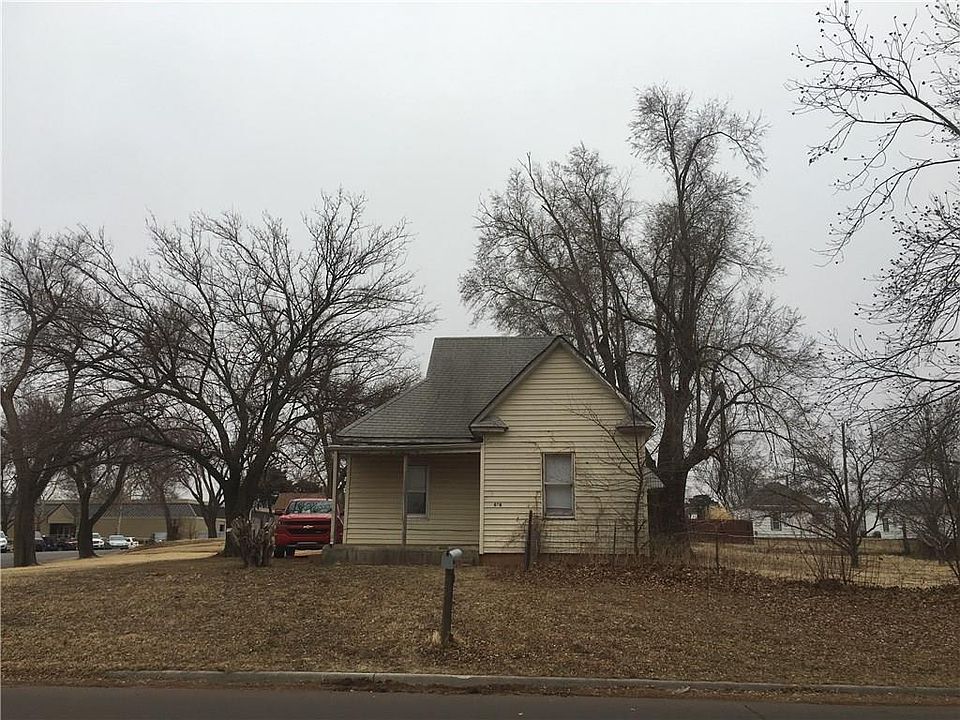 1st image of 808 W Avenue A