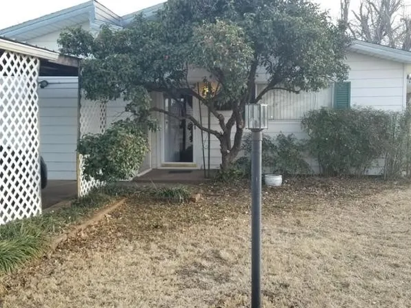 407 W 12th St, Quanah, TX 79252