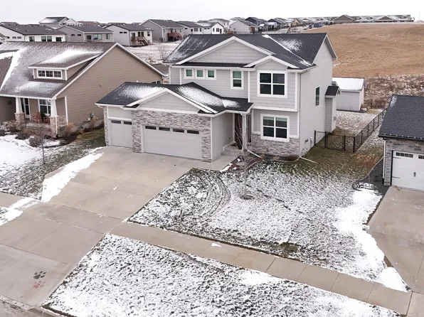 613 Meadow Rd, Adel, IA 50003