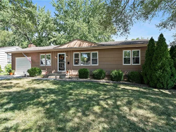 8541 Riggs St, Overland Park, KS 66212