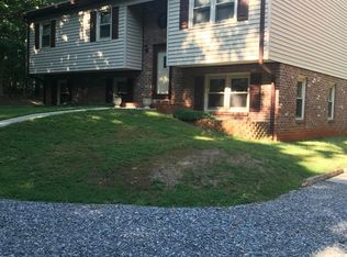 117 Perry Ln, Goode, VA 24556