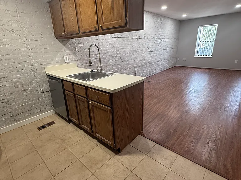 54 S Broadway St #15 — Photo 4
