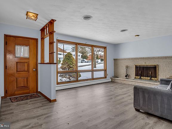 3rd image of 1361 Norton Rd