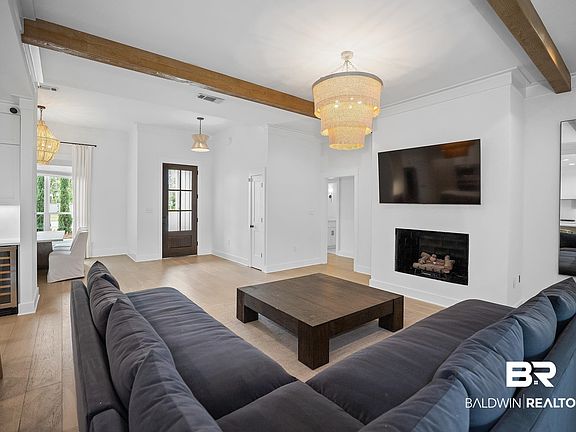 5th image of 4613 Surry Ln