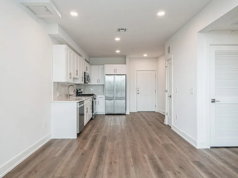 32 Jones St #202 — Photo 15