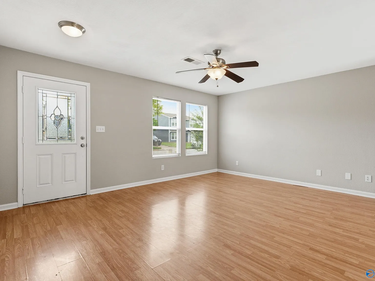 3 bed, 2.5 bath, 1570 sqft, $1,550 — Photo 3