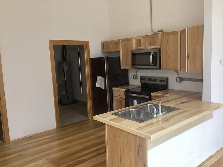 301 Henderson Ave #B — Photo 5