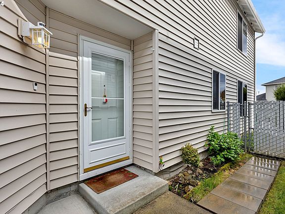 3rd image of 11707 NE 31st St