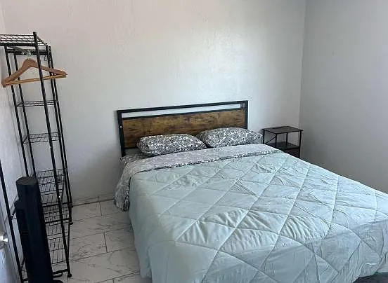 4 bed, 2.0 bath, 5000 sqft, $845 — Photo 1