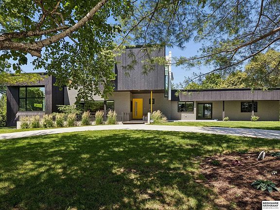 3rd image of 8812 Broadmoor Dr