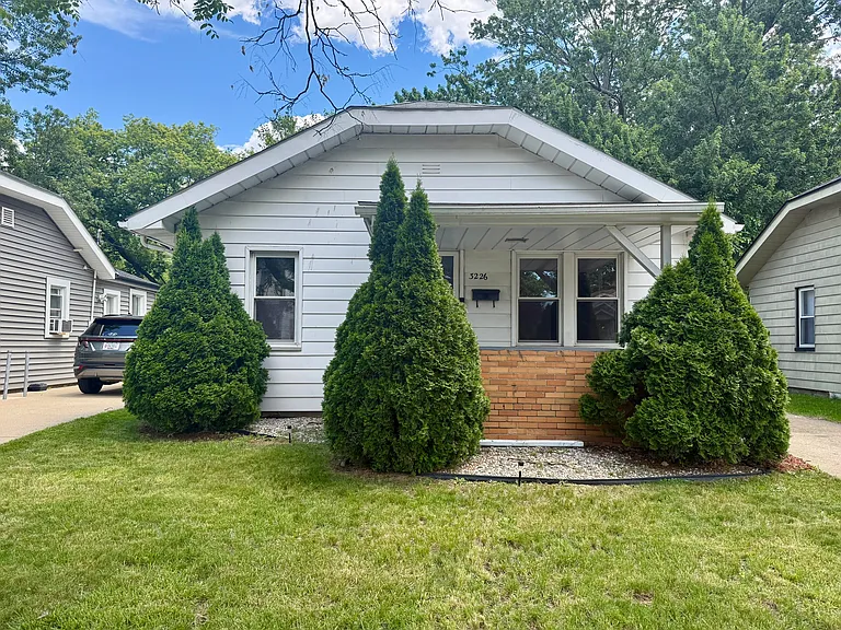3226 Grayson St — Photo 1