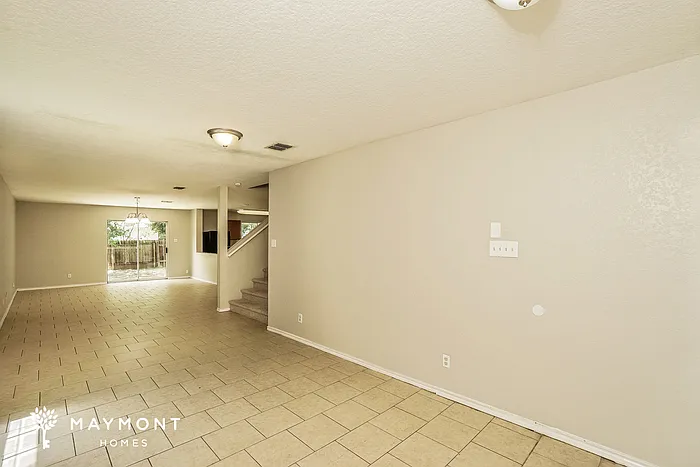 3 bed, 2.0 bath, 2245 sqft, $1,395 — Photo 4