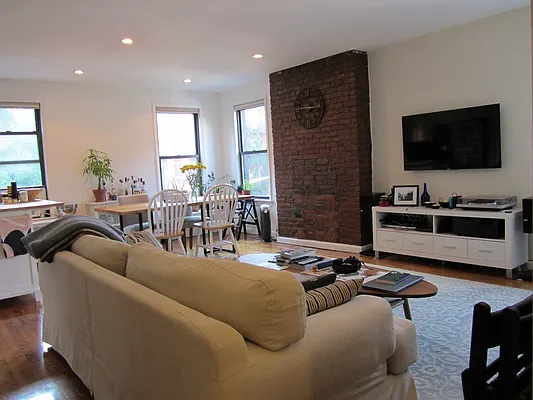 Rented by Bold New York | media 6