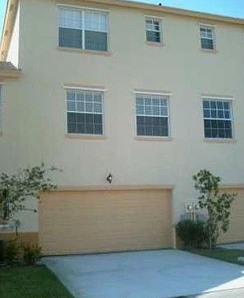 2nd image of 1953 SE Interlachen Dr