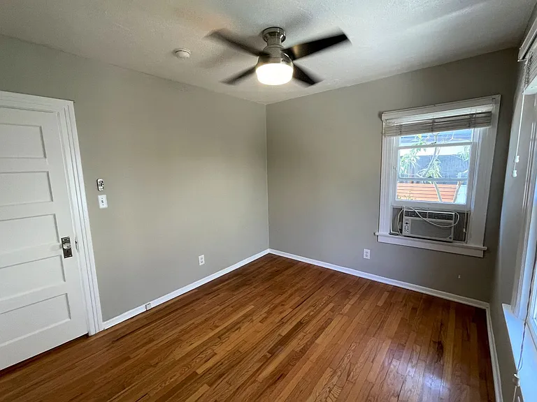 1437-1439 Centinela Ave — Photo 4