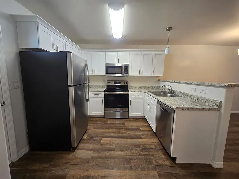 470 Serenity Ct #B — Photo 12