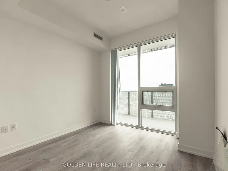 138 Downes St E #5606 — Photo 4