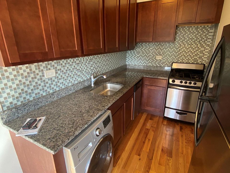 1st image of 556 W Arlington Pl #604RA