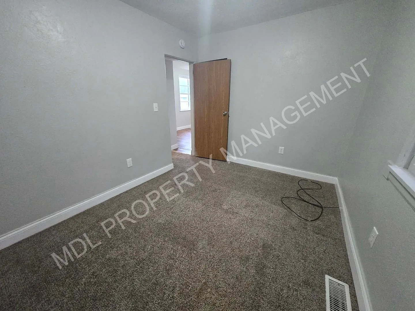 2-Bedroom House in Bay City — Photo 4