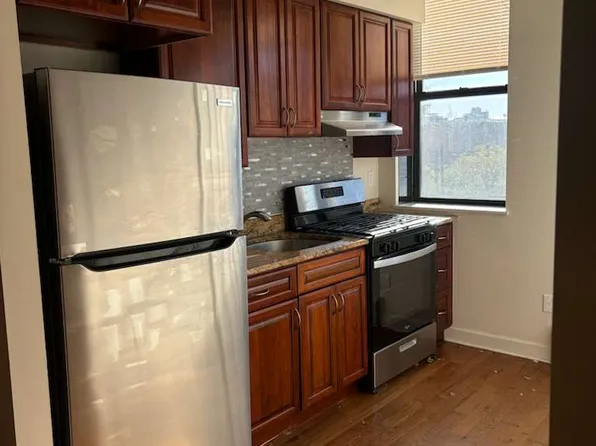 504 Seneca Avenue image 1 of 7