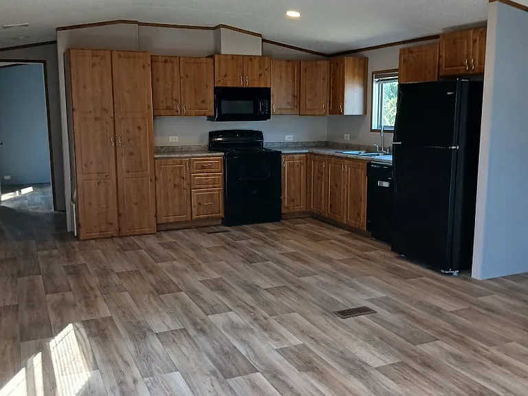 208 N Highway 22A #10 — Photo 9