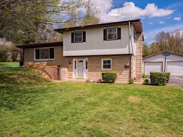 360 Hickory Hill Dr, Monticello, KY 42633