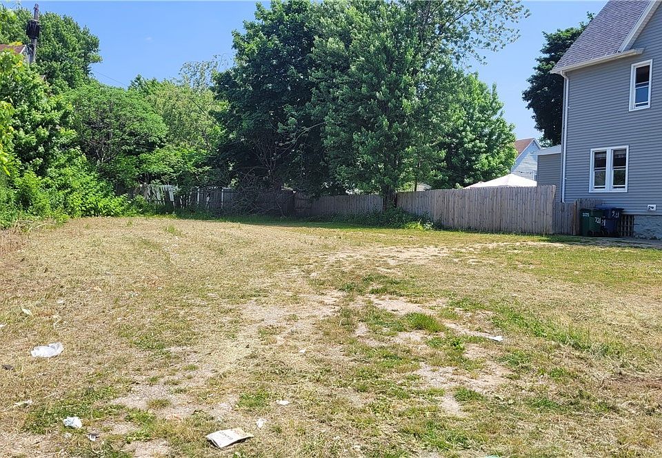 1st image of 727 Hopkins St #18