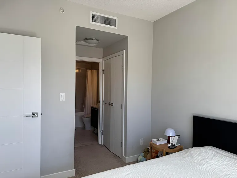 5033 Cambie St #216 — Photo 7