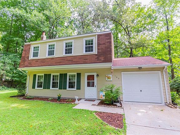 3rd image of 109 Nevada Cir
