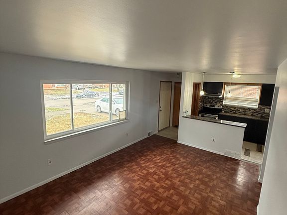 2nd image of 6627 N Vernon St