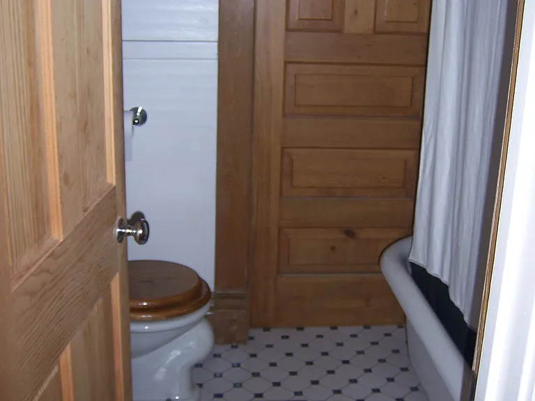 800 Crescent St NE — Photo 3