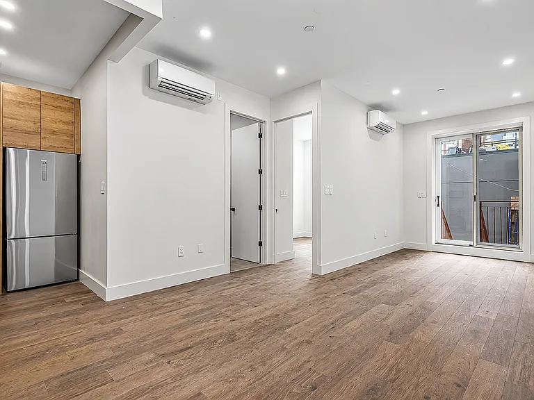 176 Quincy St #1R — Photo 6