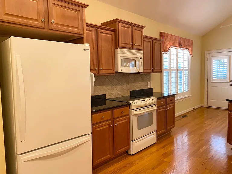 606 Trillium Ct — Photo 9
