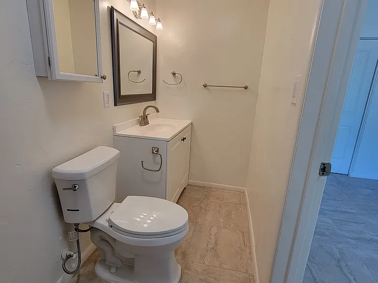 Master Bathroom photo 1