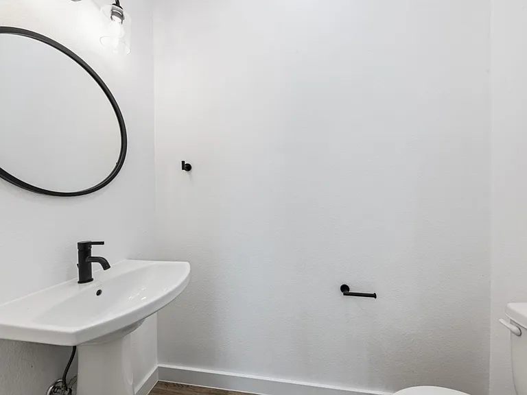158 S Academy Ave — Photo 11