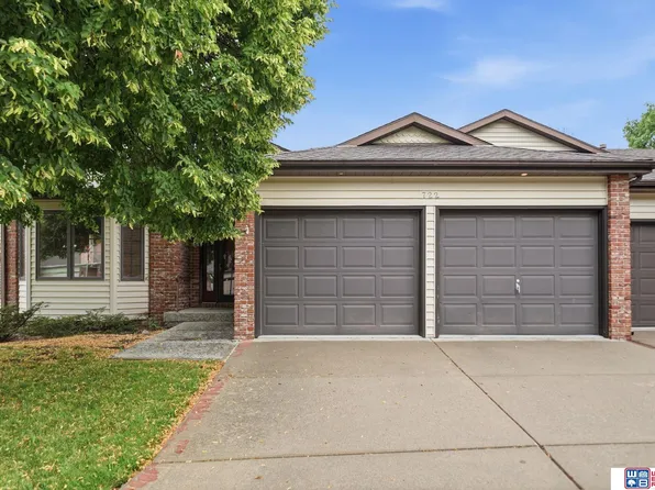 722 Lancashire Ct, Lincoln, NE 68510