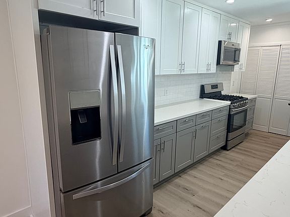 5th image of 10937 Whitaker Ave
