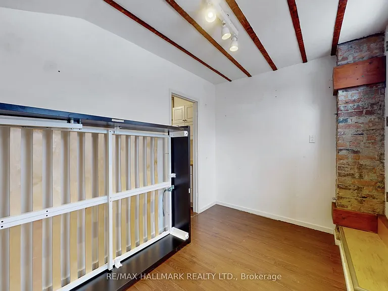 557 Parliament St #1 — Photo 9