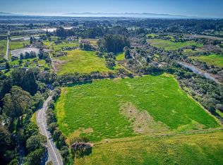 571 Calabasas Rd, Watsonville, CA 95076